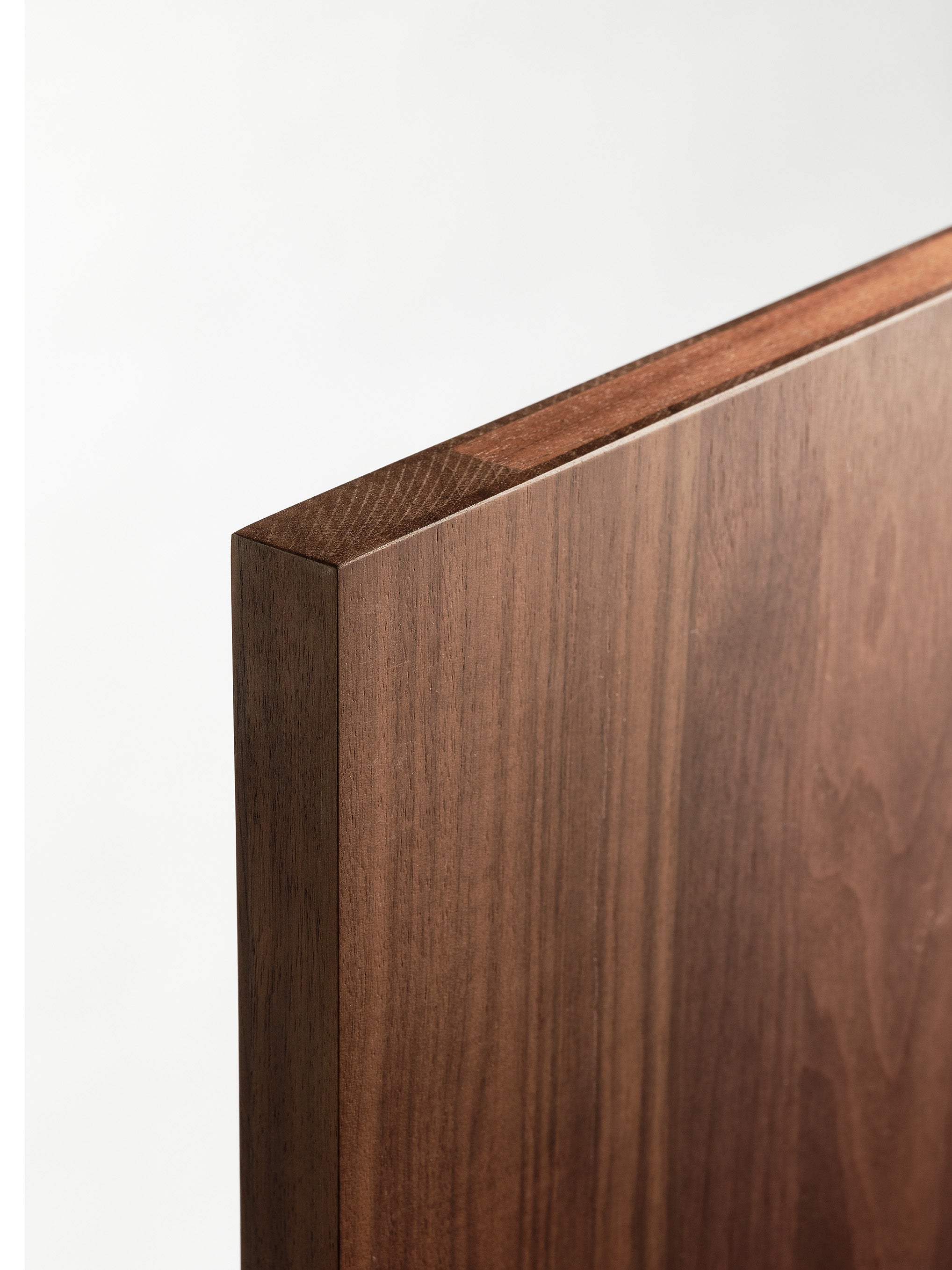 Custom-made kitchen - Walnut