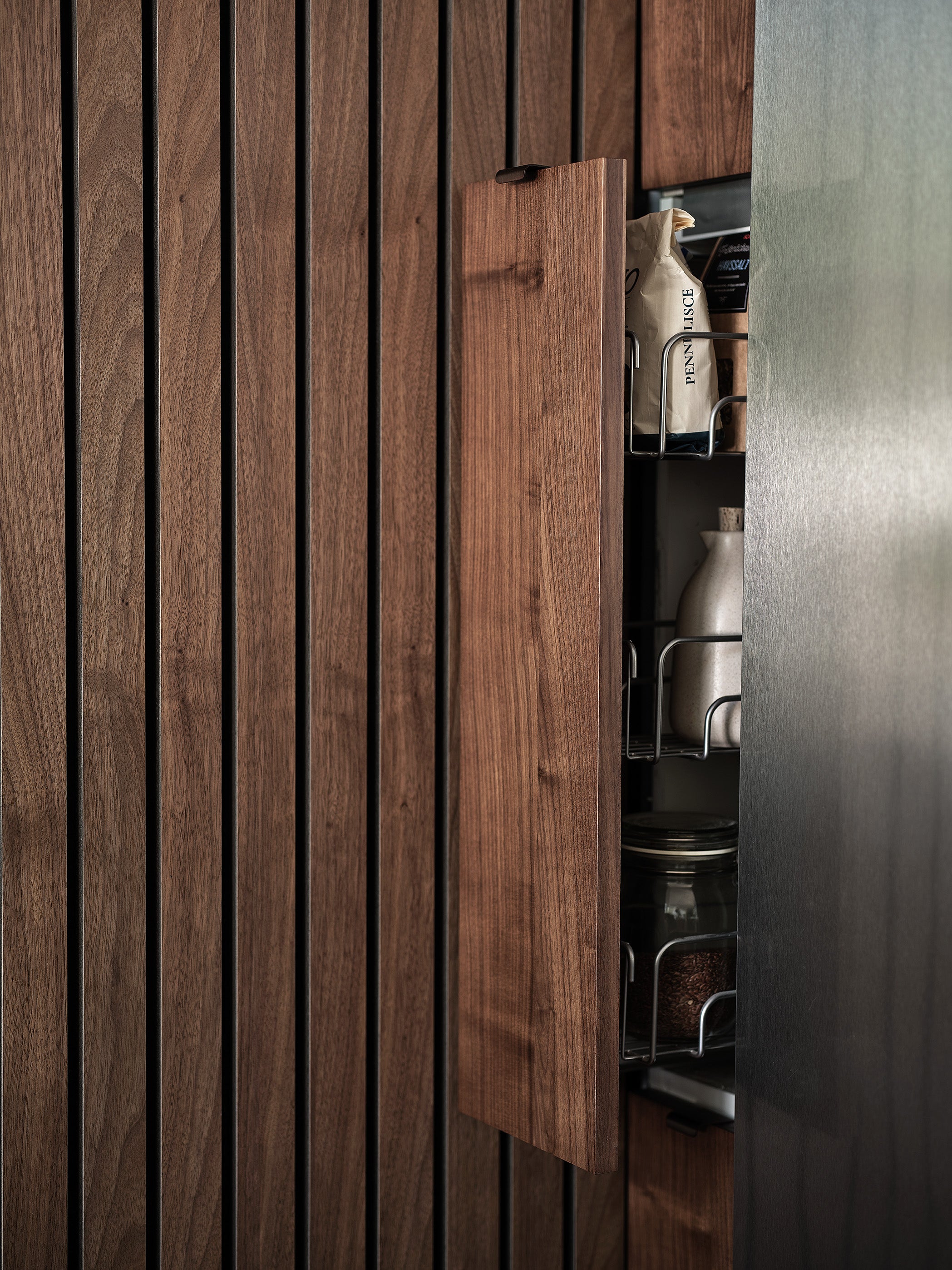 Custom-made kitchen - Walnut