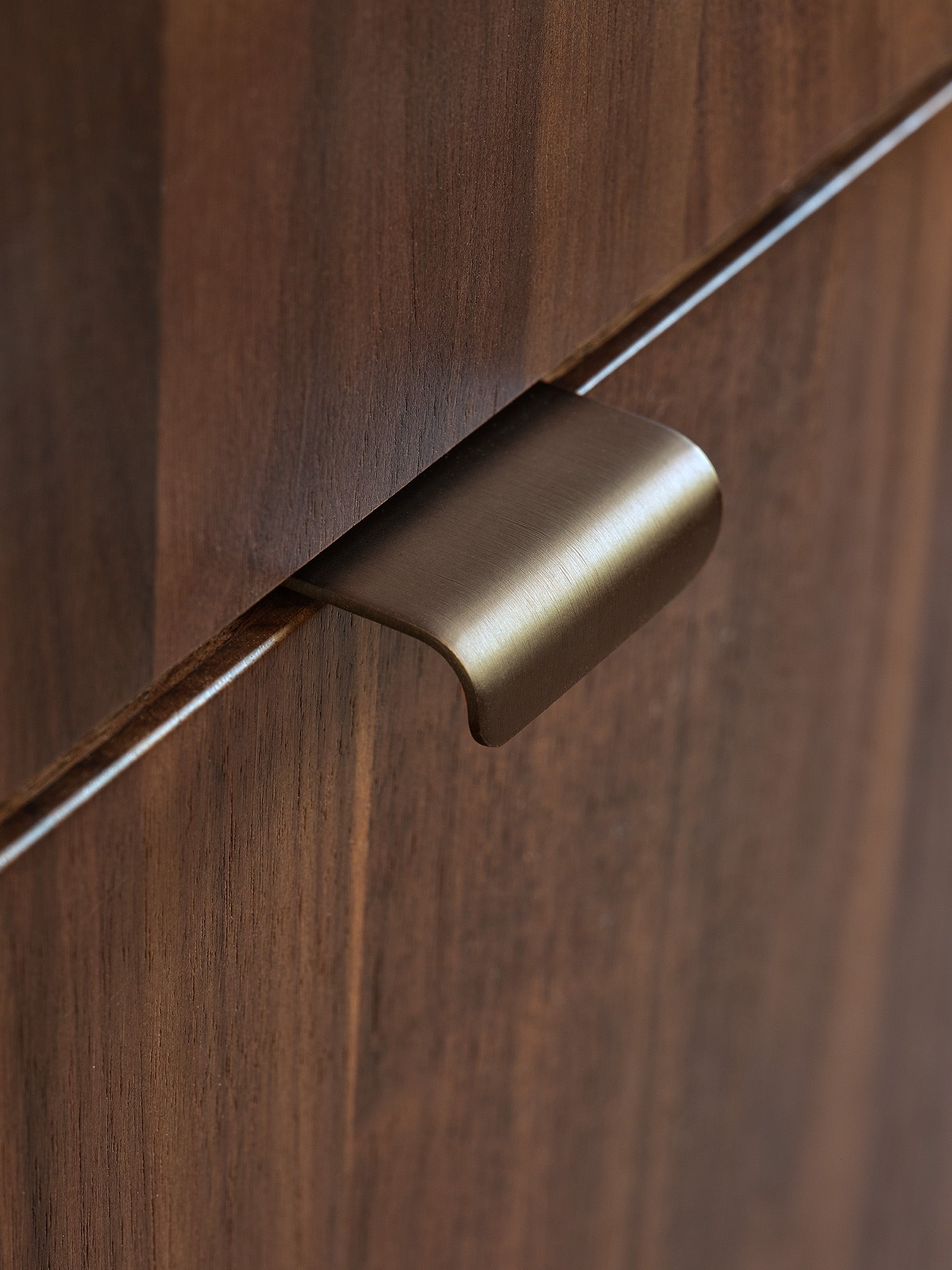 Custom-made kitchen - Walnut